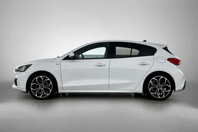Ford Focus (2021) thumbnail 2
