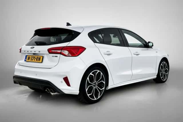 Ford Focus (2021) thumbnail 4