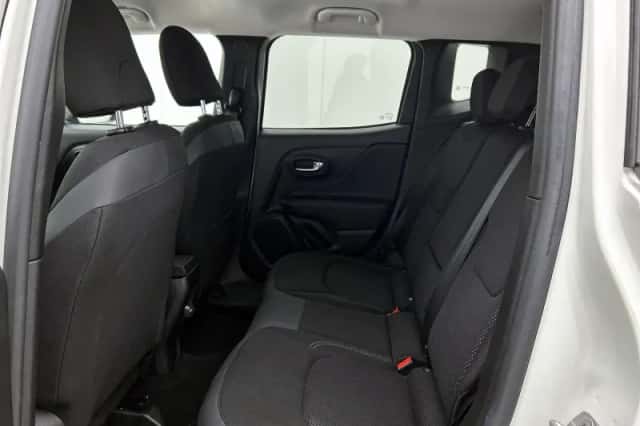 Jeep Renegade (2021) thumbnail 26