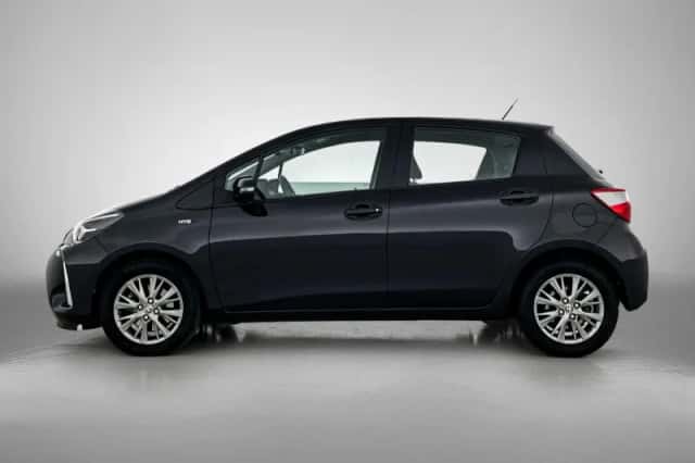 Toyota Yaris (2019) thumbnail 3
