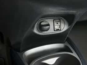 Toyota Yaris (2015) thumbnail 30