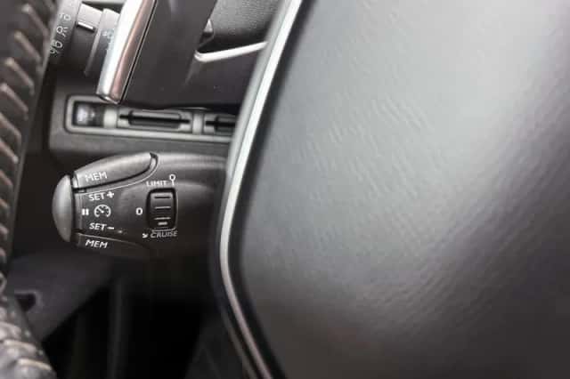 Peugeot 5008 (2021) thumbnail 6