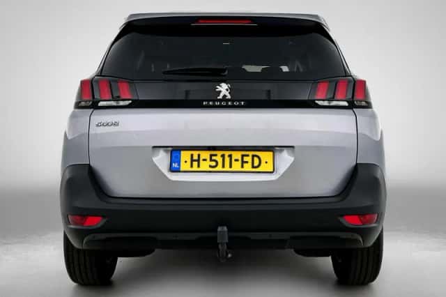 Peugeot 5008 (2021) thumbnail 3