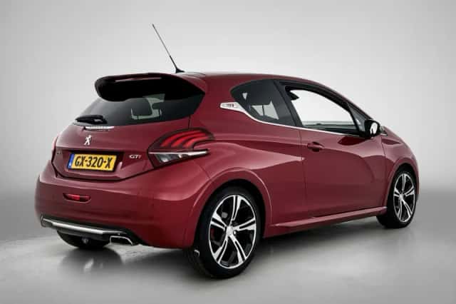 Peugeot 208 (2015) thumbnail 4
