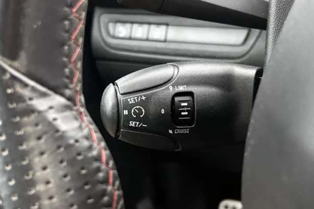 Peugeot 208 (2015) thumbnail 6
