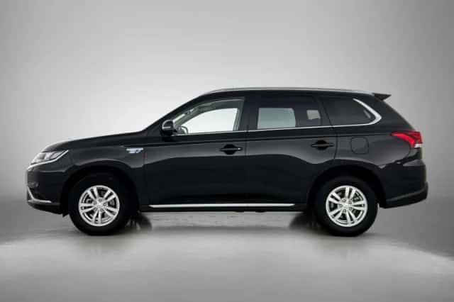 Mitsubishi Outlander (2020) thumbnail 2