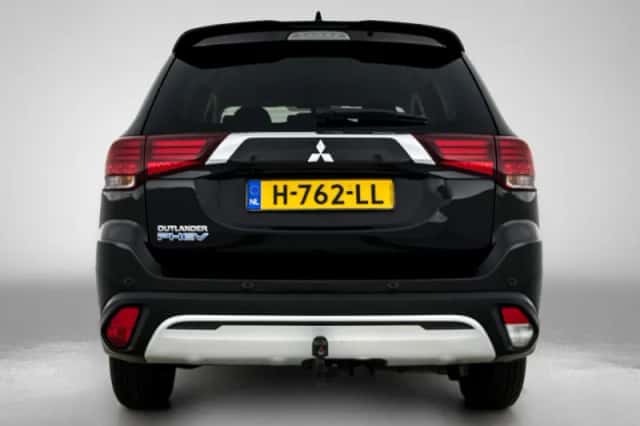 Mitsubishi Outlander (2020) thumbnail 3