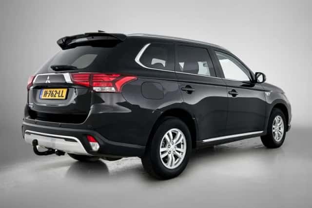 Mitsubishi Outlander (2020) thumbnail 4