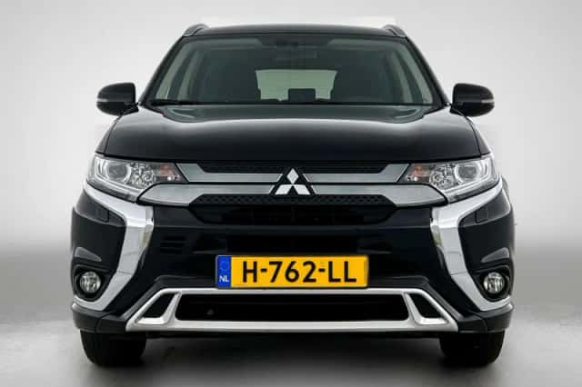 Mitsubishi Outlander (2020) thumbnail 5