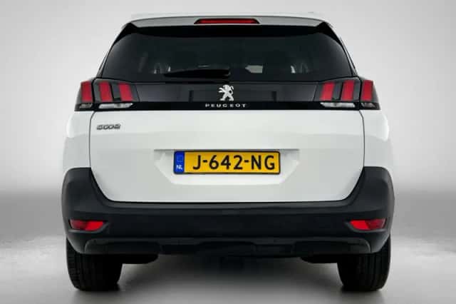 Peugeot 5008 (2018) thumbnail 3