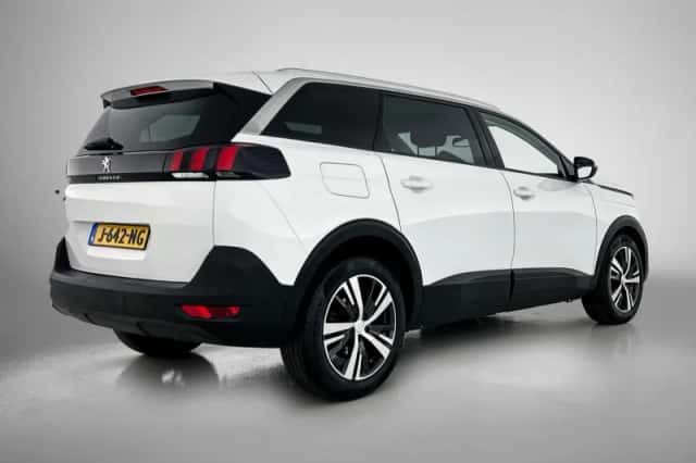 Peugeot 5008 (2018) thumbnail 4