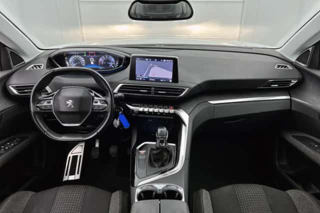 Peugeot 5008 (2018) thumbnail 6