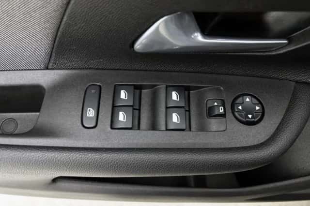 Opel Mokka (2022) thumbnail 24