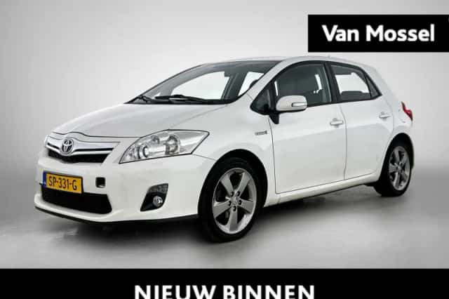 Toyota Auris (2012) thumbnail 1