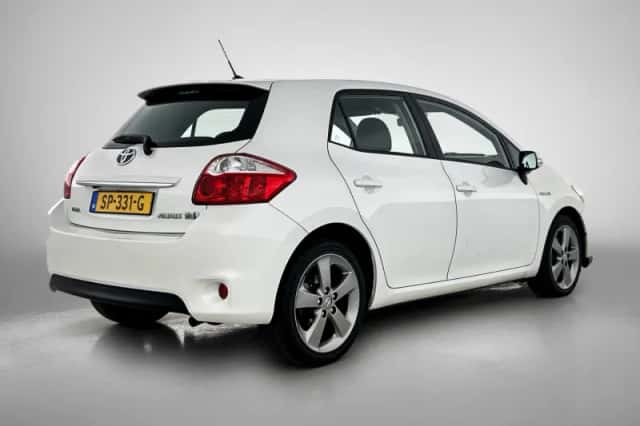 Toyota Auris (2012) thumbnail 4
