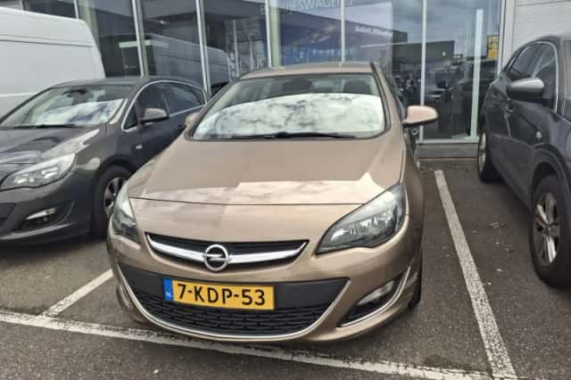 Opel Astra (2013) thumbnail 2
