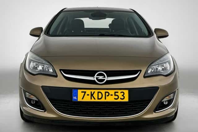 Opel Astra (2013) thumbnail 5