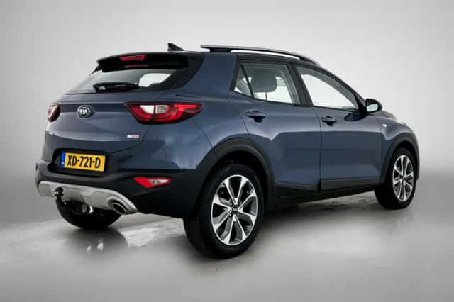 Kia Stonic (2018) thumbnail 4