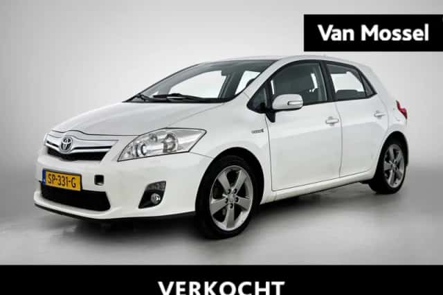 Toyota Auris (2012) thumbnail 1