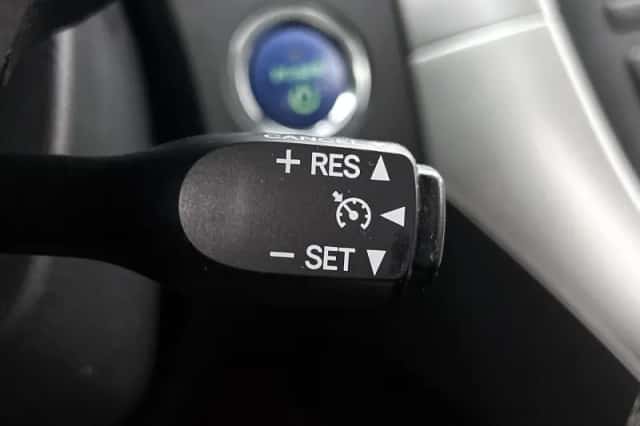 Toyota Auris (2012) thumbnail 6