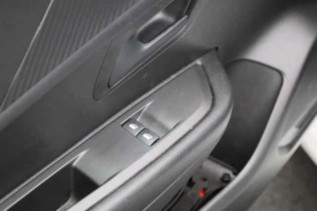 Peugeot 208 (2022) thumbnail 19