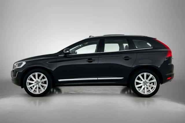 Volvo XC60 (2017) thumbnail 2