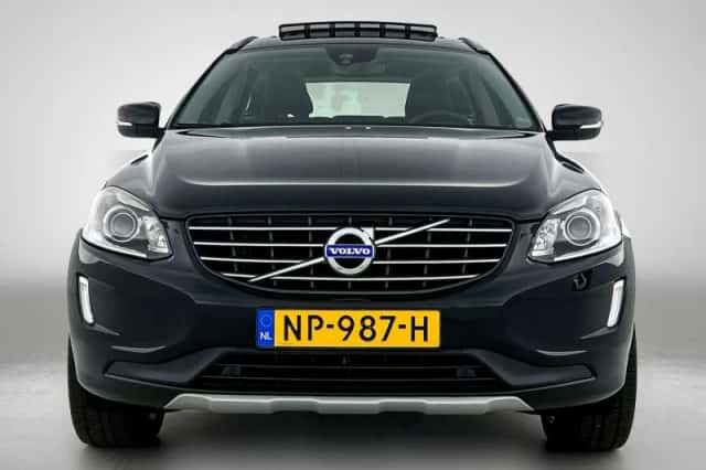 Volvo XC60 (2017) thumbnail 5