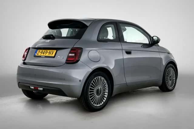 Fiat 500 (2022) thumbnail 4