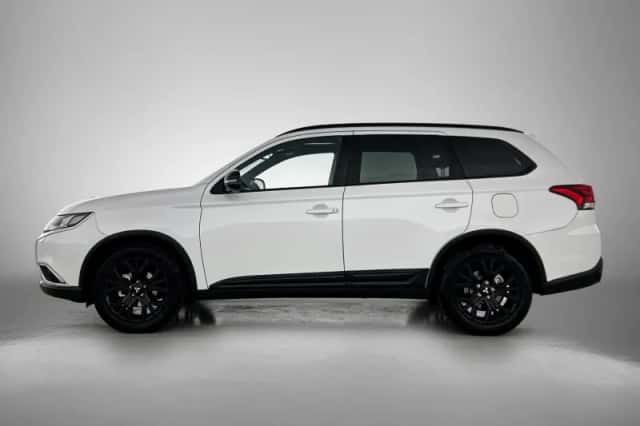 Mitsubishi Outlander (2018) thumbnail 2