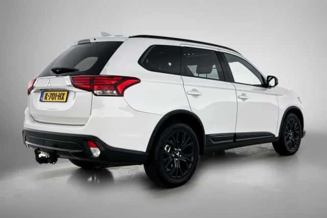 Mitsubishi Outlander (2018) thumbnail 4