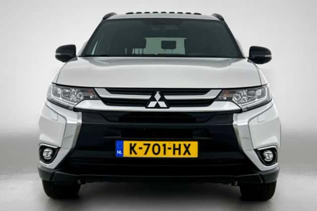 Mitsubishi Outlander (2018) thumbnail 5