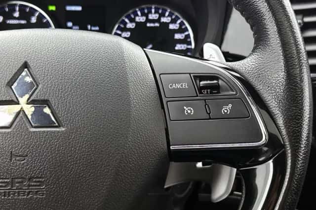 Mitsubishi Outlander (2018) thumbnail 6