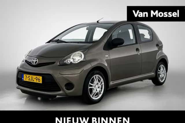 Toyota Aygo (2013) thumbnail 1