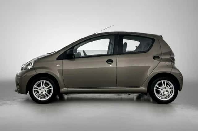 Toyota Aygo (2013) thumbnail 2