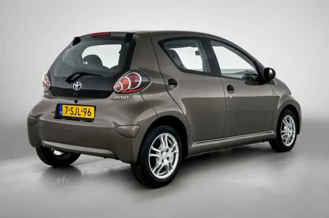 Toyota Aygo (2013) thumbnail 4