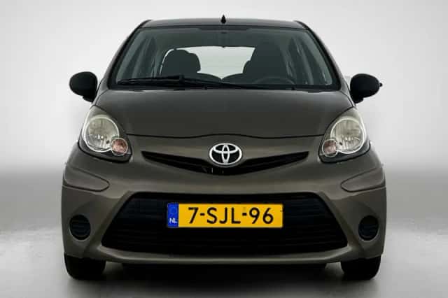 Toyota Aygo (2013) thumbnail 5