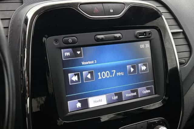 Renault Captur (2014) thumbnail 5