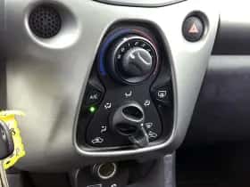 Peugeot 108 (2014) thumbnail 23