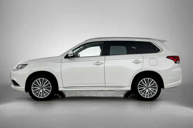 Mitsubishi Outlander (2020) thumbnail 2