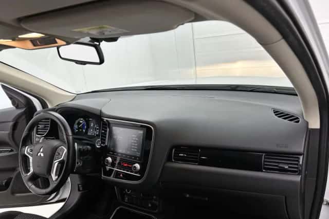 Mitsubishi Outlander (2020) thumbnail 16