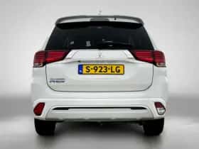 Mitsubishi Outlander (2020) thumbnail 3