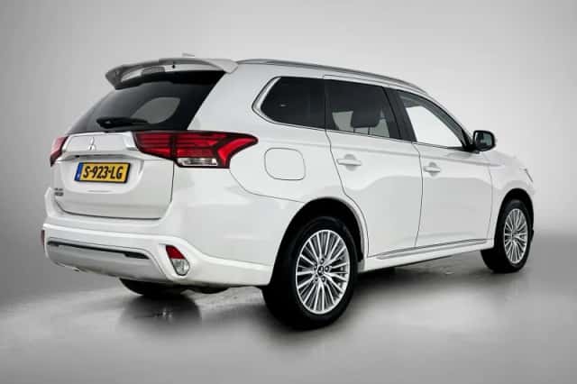 Mitsubishi Outlander (2020) thumbnail 4