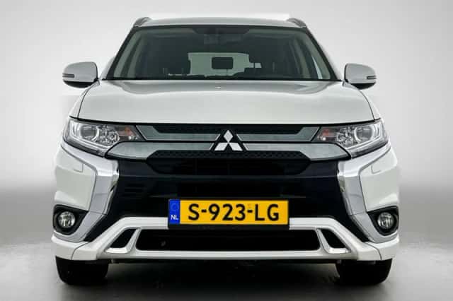 Mitsubishi Outlander (2020) thumbnail 5