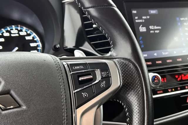 Mitsubishi Outlander (2020) thumbnail 6