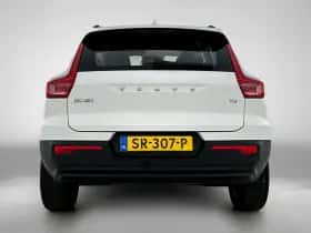 Volvo XC40 (2018) thumbnail 3