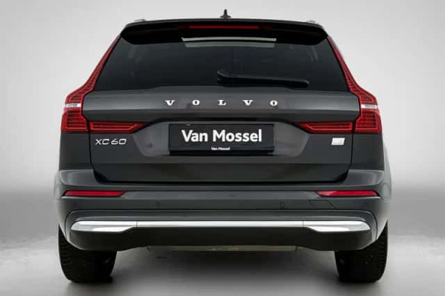 Volvo XC60 (2023) thumbnail 2