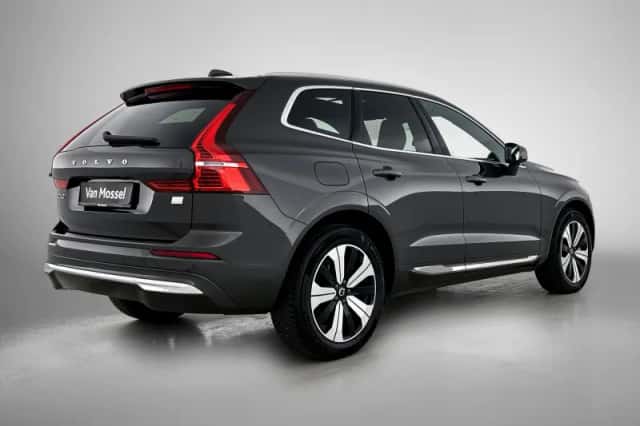 Volvo XC60 (2023) thumbnail 3