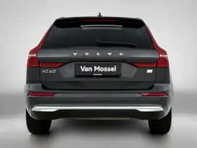 Volvo XC60 (2023) thumbnail 3