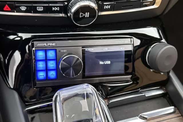 Volvo XC60 (2023) thumbnail 5
