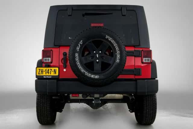 Jeep Wrangler (2017) thumbnail 3